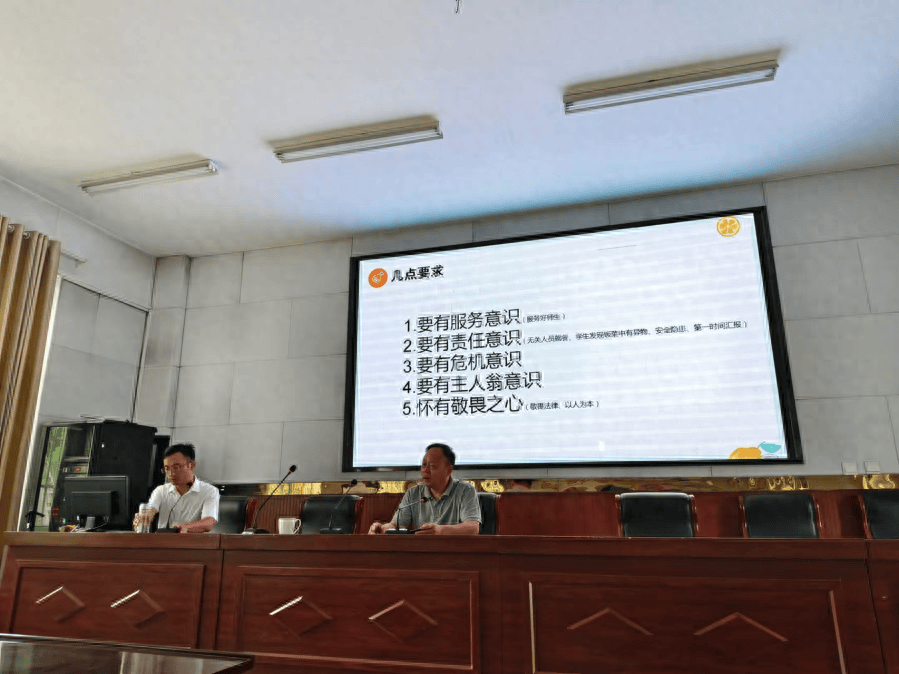 临泉六中召开食堂从业人员食品安全培训会