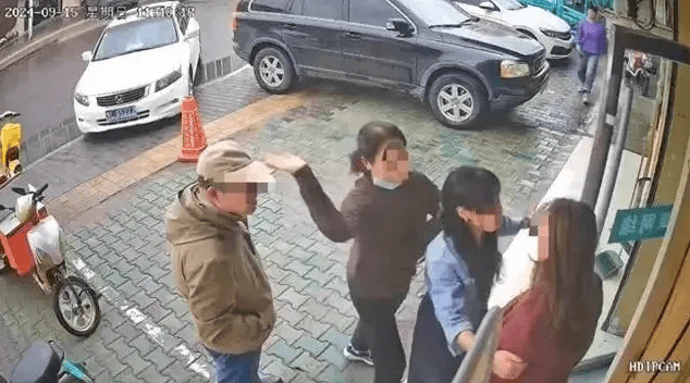 公职夫妻因挪车将女子打骨折<strong></p>
<p>证券天津</strong>，想40万私了？通报来了