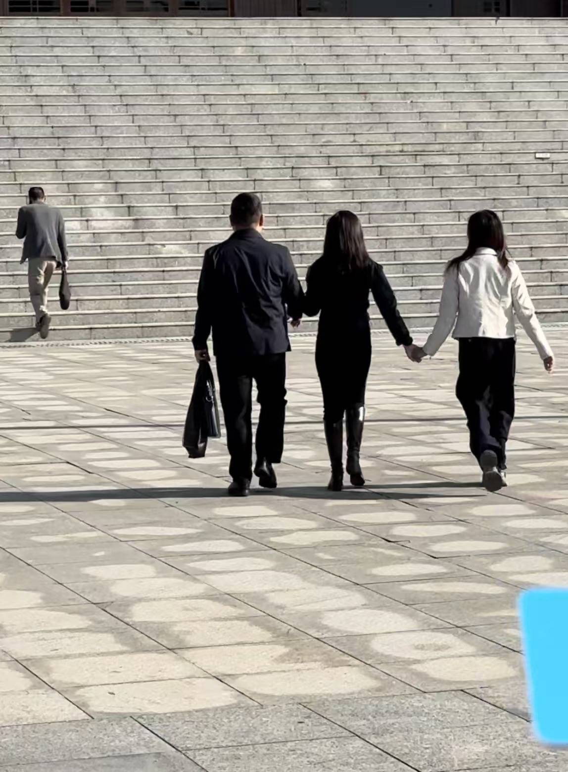 死刑！余华英拐卖儿童案重审宣判<strong></p>
<p>证券天津</strong>，其当庭表示上诉
