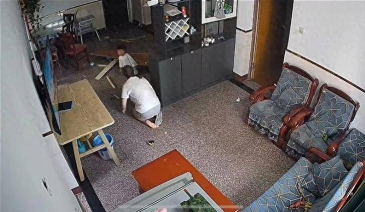 “烧伤妈妈”术后首次开口说话<strong></p>
<p>有哪些证券公司</strong>，称一辈子的苦都吃完了，其丈夫已开始带货，512件好物有497人跟买