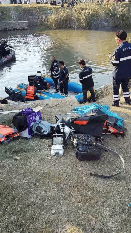 家属称读高一儿子跳桥轻生<strong></p>
<p>有哪些证券公司</strong>，丈夫营救身亡其子仍失联 警方：已有人员在现场