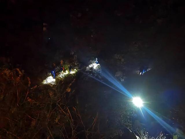 北京一18岁小伙只带了手机爬野山被困<strong></p>
<p>证券组合</strong>，18人连夜救援