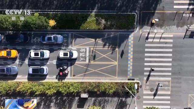 “闯绿灯”也违法<strong></p>
<p>证券股市</strong>？这种情况记2分罚款200元