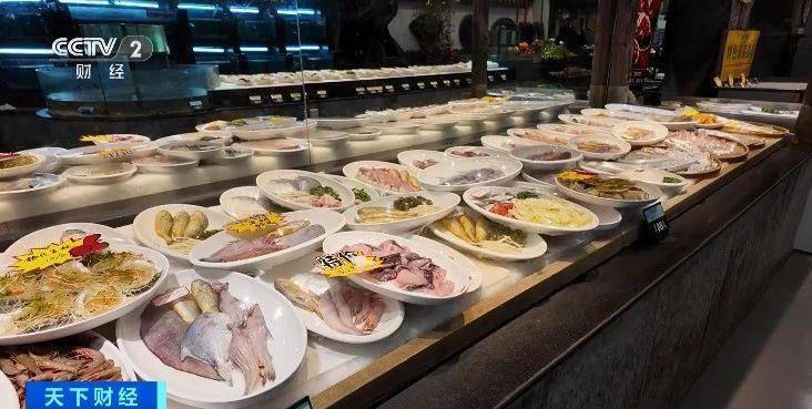 火热<strong></p>
<p>东证券</strong>！年夜饭价格普遍下调 除夕午餐预订量也“爆单”