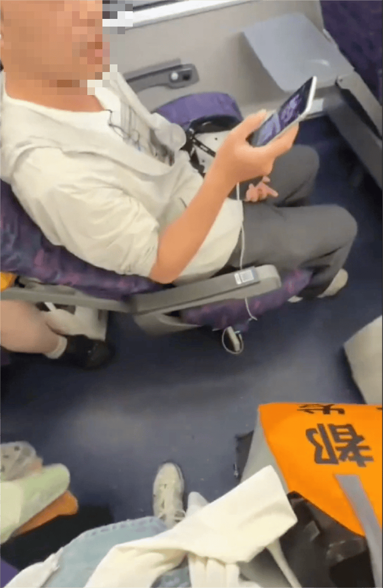 母女俩列车霸座还持刀威胁<strong></p>
<p>山东证券</strong>，12306回应
