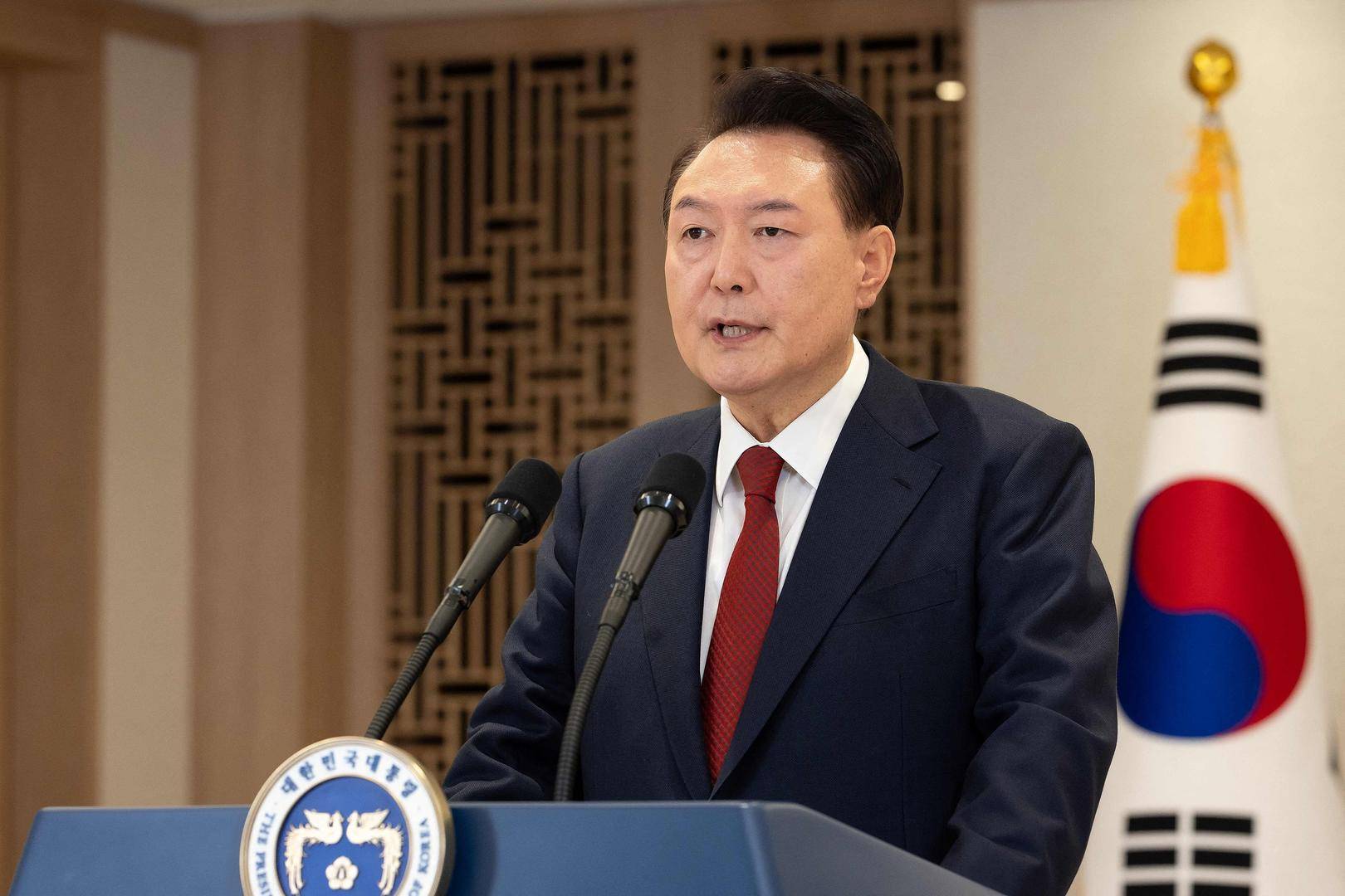 突然主张弹劾总统的韩国执政党党首：曾获尹锡悦多次提拔<strong></p>
<p>证券上市公司</strong>，后因第一夫人惹怒“亲尹派”