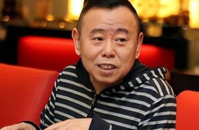 潘长江：我钱花一辈子也花不完<strong></p>
<p>证券上市公司</strong>，如今67岁却越活越“糊涂”了