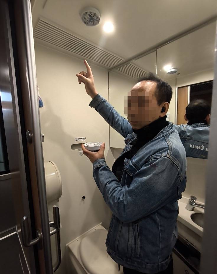 男子为了在动车抽烟防止被查<strong></p>
<p>证券资管</strong>，竟把烟雾报警器给拆了！铁警：拘留