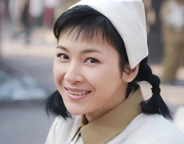 富商周旭辉<strong></p>
<p>证券资金账户</strong>，44岁娶小12岁女星童蕾，获刑3年后，妻女过得如何？