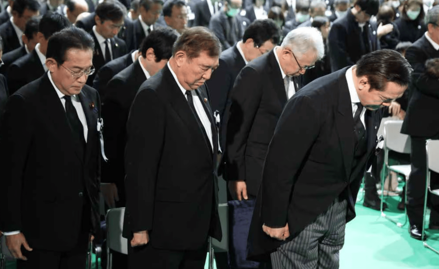 日本首相出席活动会场附近<strong></p>
<p>证券公司电话</strong>，20岁大学生因形迹可疑身藏利器被捕