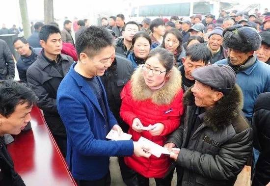 多位老师回应“刘强东发10万现金”<strong></p>
<p>证券信托</strong>，师生旧合照曝光