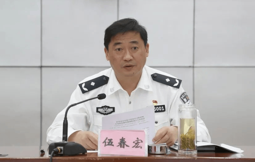 黄山市委常委、秘书长、政法委书记、市公安局局长伍春宏<strong></p>
<p>证券律师</strong>，履新职
