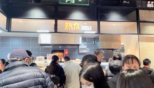 上海版“胖东来”开业 现场人山人海 区域性零售业春天来了<strong></p>
<p>证券律师</strong>？