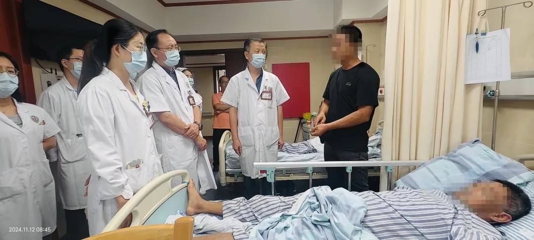 广州一“老酒鬼”路边捡到宝<strong></p>
<p>证券保荐</strong>，笑着笑着倒下了……
