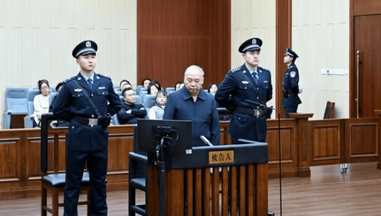 又一“烟草虎”<strong></p>
<p>中信证券股票</strong>！国家烟草专卖局原副局长张天峰被查 系今年首个落马中管干部