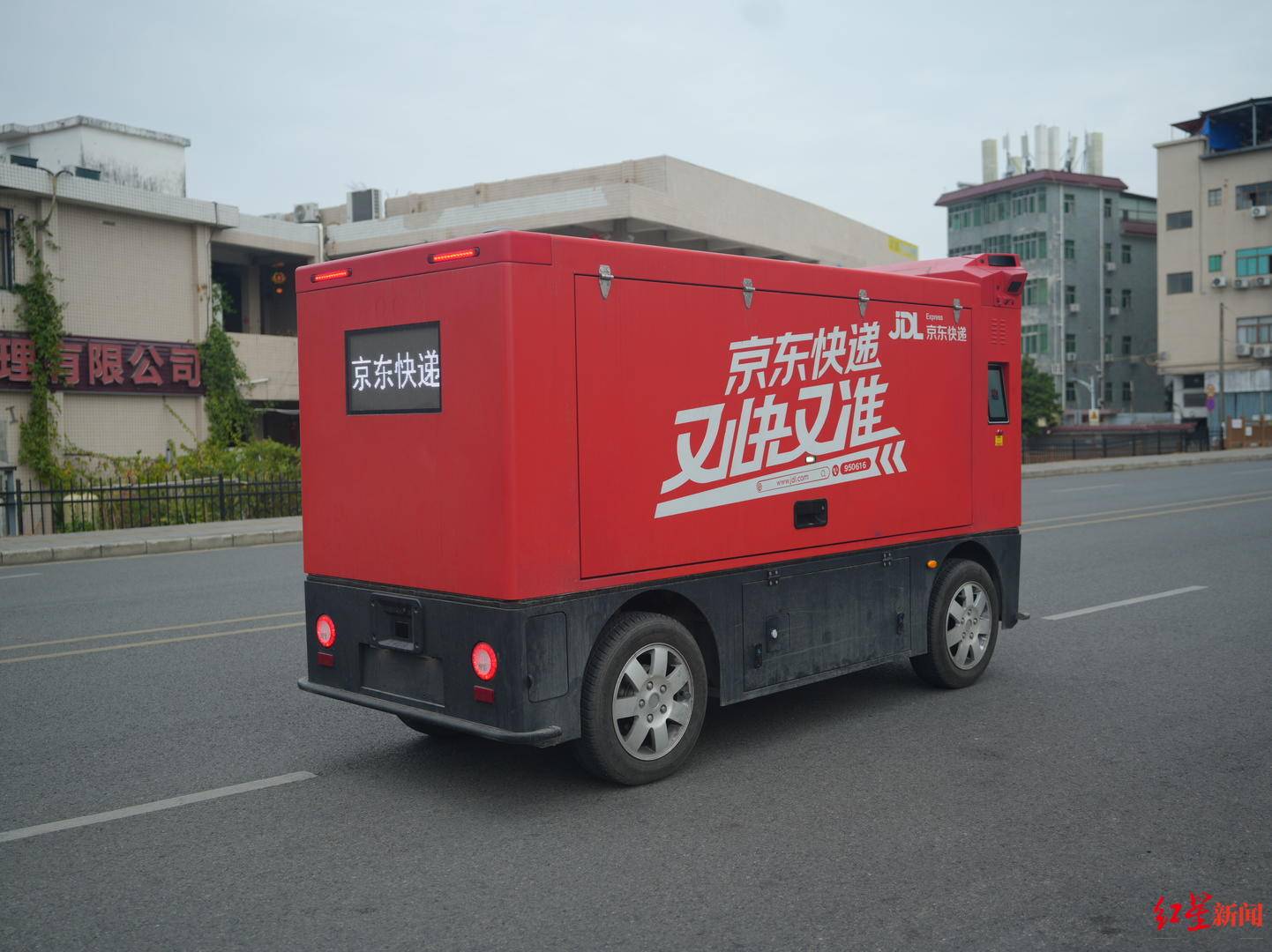 成都无人配送车越来越多：快递员不怕“抢饭碗”<strong></p>
<p>深圳证券所</strong>，路权成普及关键