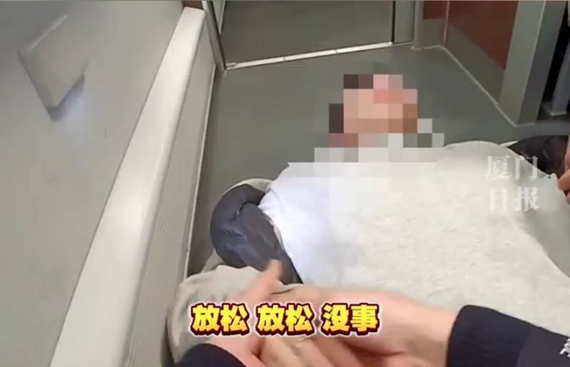“救命<strong></p>
<p>微信微证券</strong>，我不想死”！厦门北站，D131次列车突发！