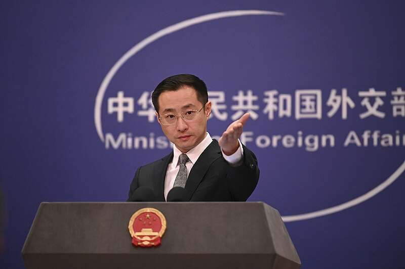 中方谈美国鼓动<strong></p>
<p>大连证券</strong>他国对华加税：吹灭别人的灯并不能让自己更光明