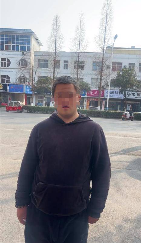 山东一单亲妈妈直播间阻止网友辱骂“唐宝”少年遭上门殴打<strong></p>
<p>证券开户</strong>，警方：已受理案件，正调查