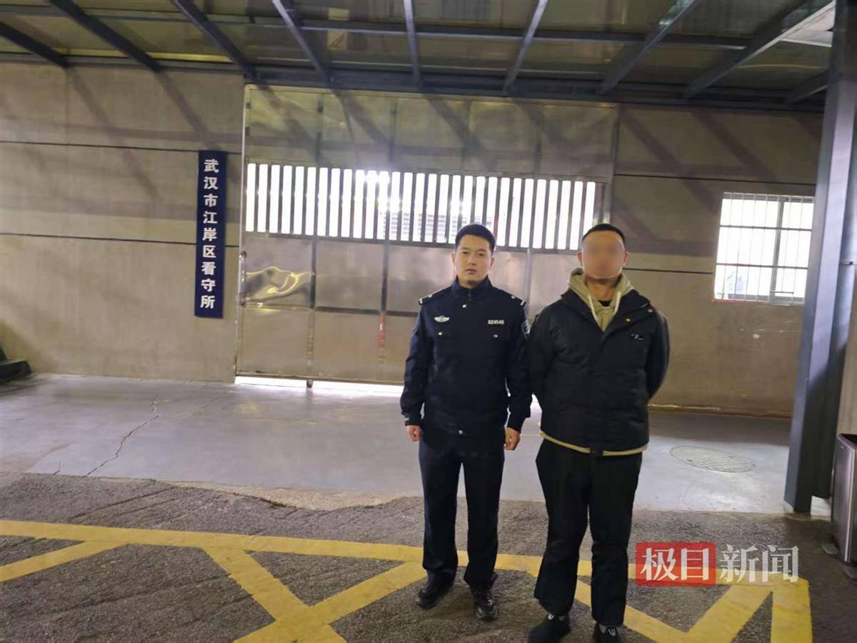 年近八旬老人退休金仅每月2000余元<strong></p>
<p>通达信证券</strong>，竟被这个小伙子当成提款机