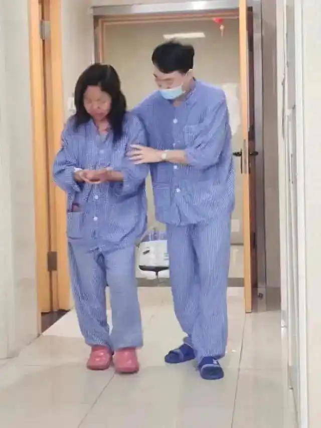 男子割肝救妻10个月后妻子去世：不后悔<strong></p>
<p>中信证券 营业部</strong>，我不救她谁救她