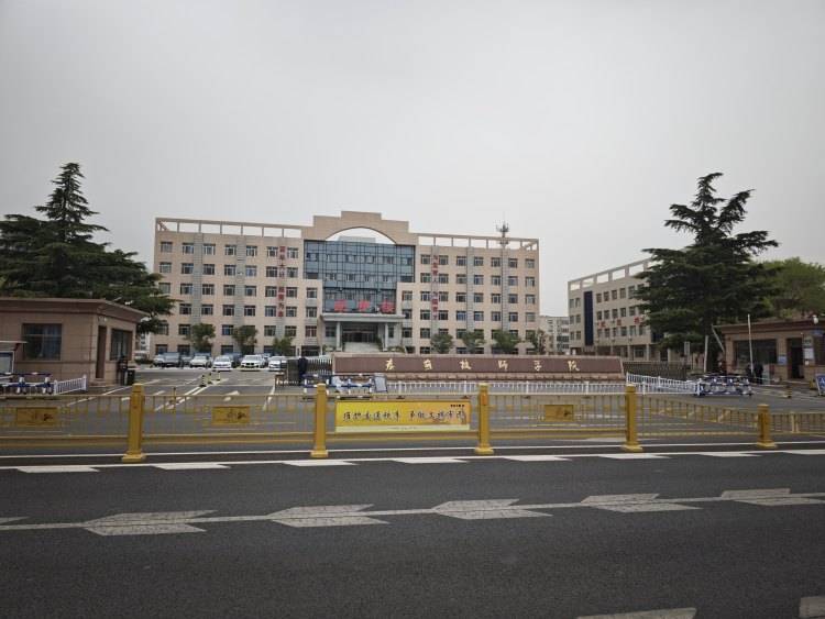 山东一任教31年教师临近退休突遭解聘<strong></p>
<p>中信证券 营业部</strong>，学校回应
