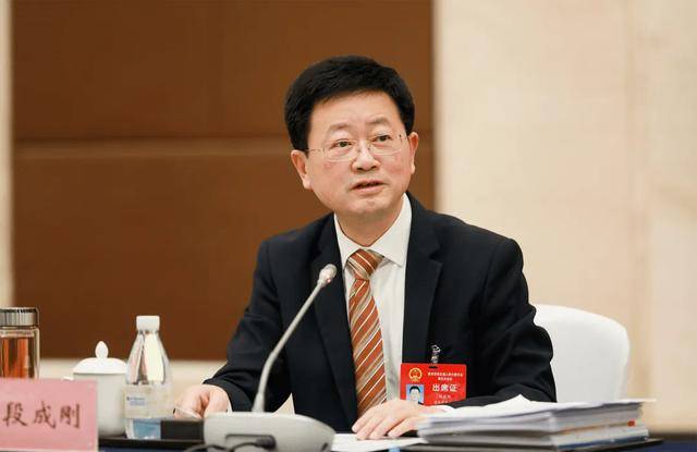 重庆：坚决拥护党中央决定<strong></p>
<p>证券b</strong>，深刻汲取教训