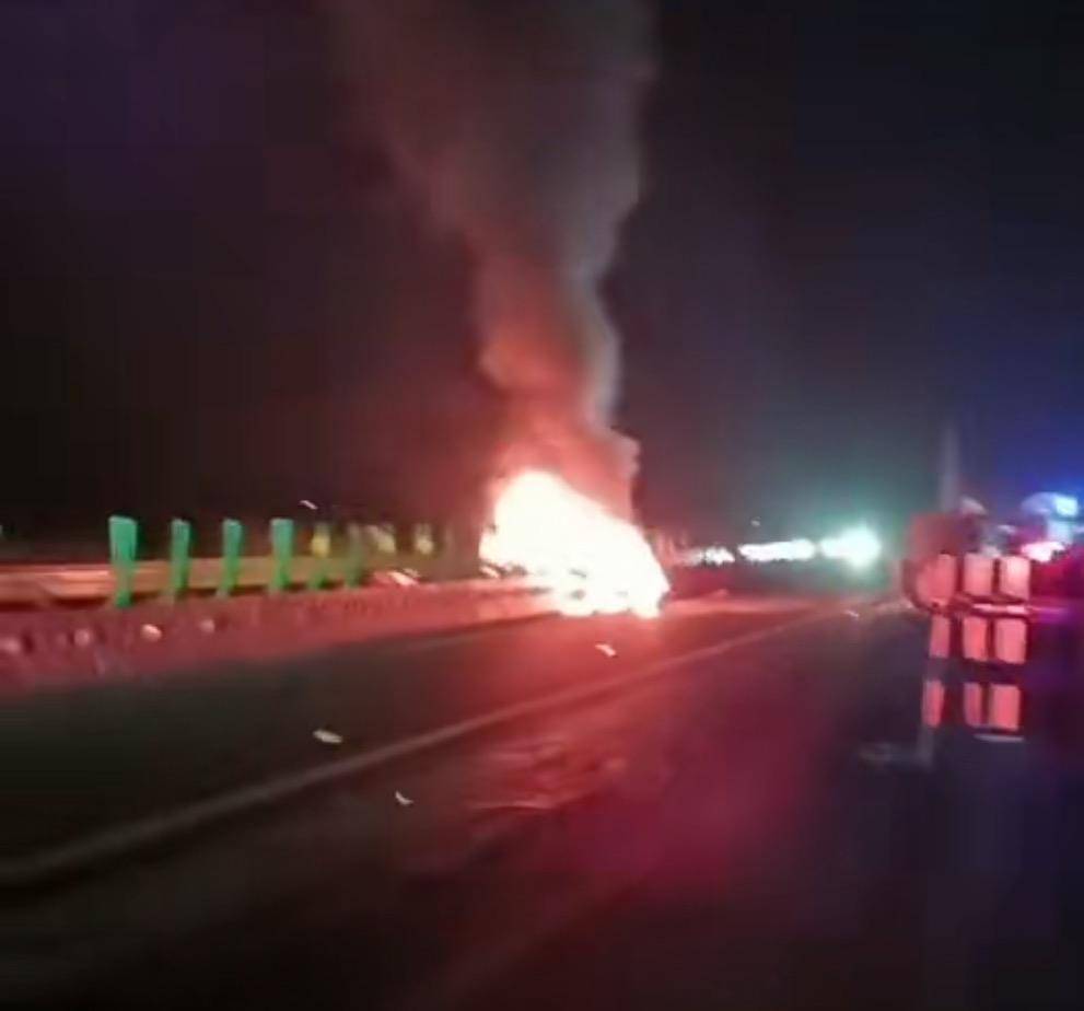 小米SU7高速上碰撞爆燃<strong></p>
<p>中信证券 开户</strong>！客服称工作小组已赴现场协助调查