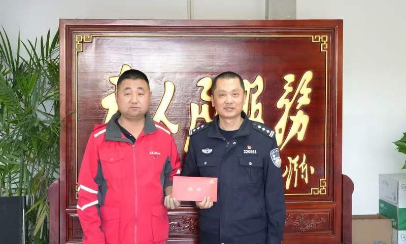 江苏无锡快递员拒送100个到付件<strong></p>
<p>广东证券</strong>，助警方拦下9万元涉诈资金