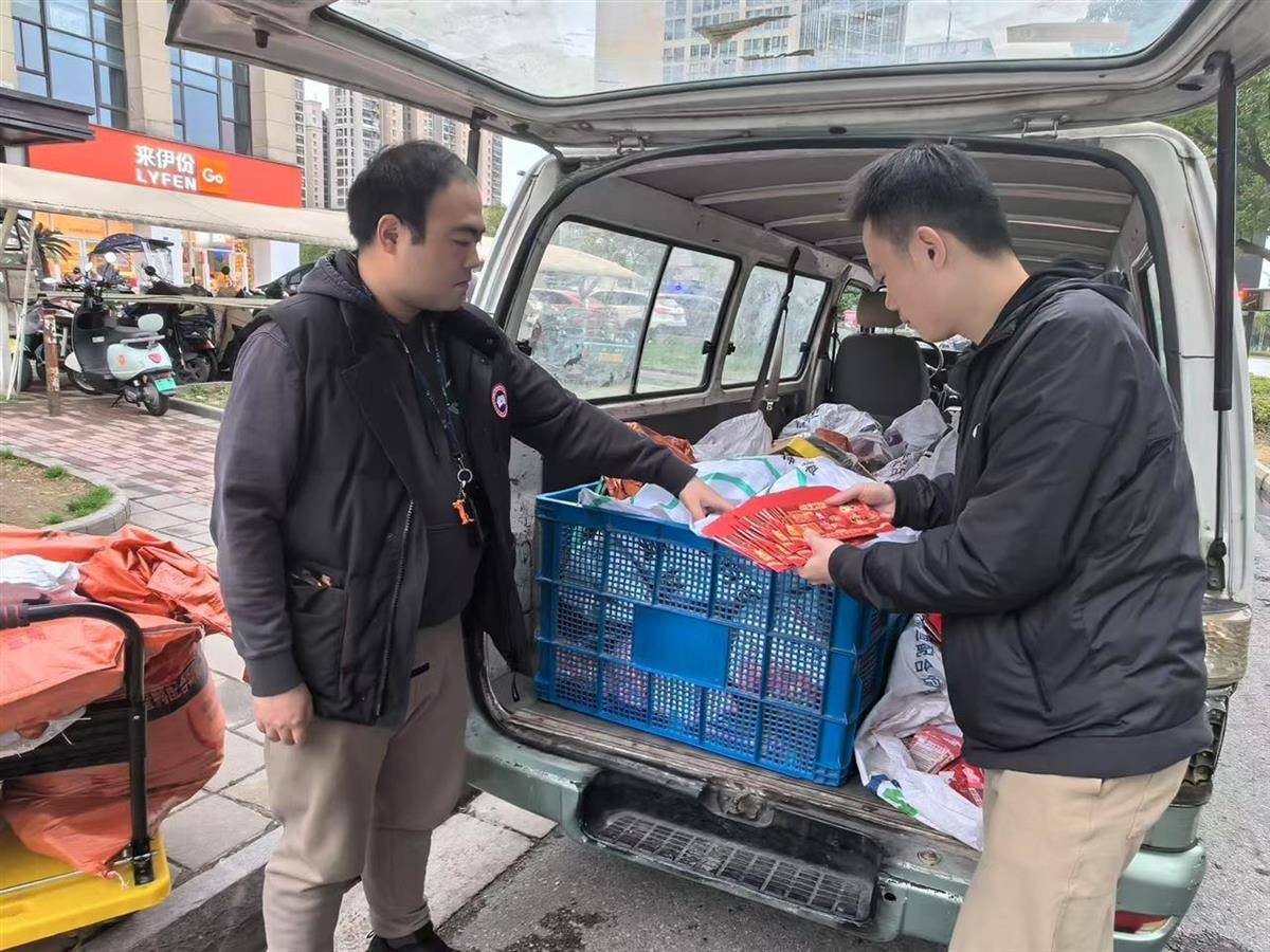 他发出的81万件快递全是电诈卡片<strong></p>
<p>证券自营</strong>！武汉江岸警方破获特大诈骗案