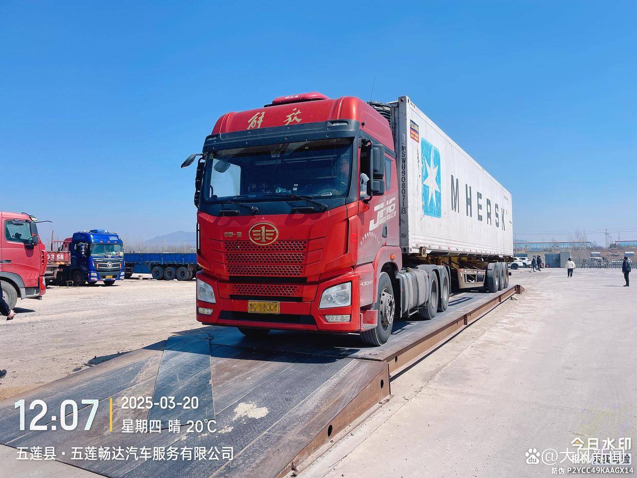 汽修店老板道路救援支千斤顶<strong></p>
<p>证券股票开户</strong>，大货车箱体侧翻致其身亡；五莲县警方：不属车祸建议自诉