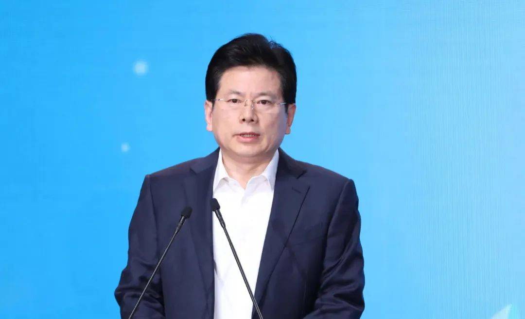 张建春<strong></p>
<p>证券股票开户</strong>，非法收受巨额财物