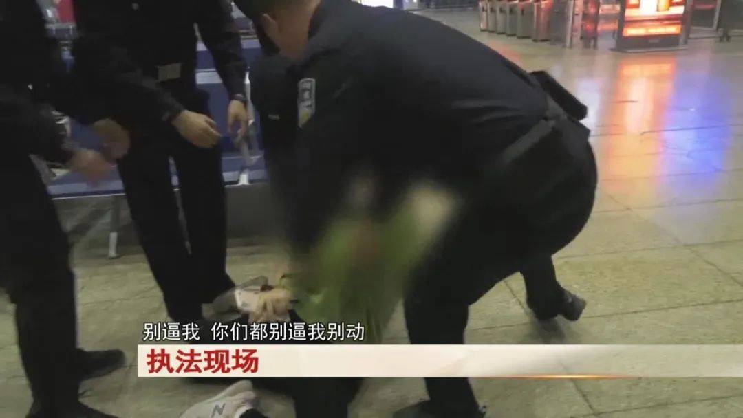 “老赖”车站被抓<strong></p>
<p>证券监管</strong>，竟质问法官：为何不抓我妈 ！