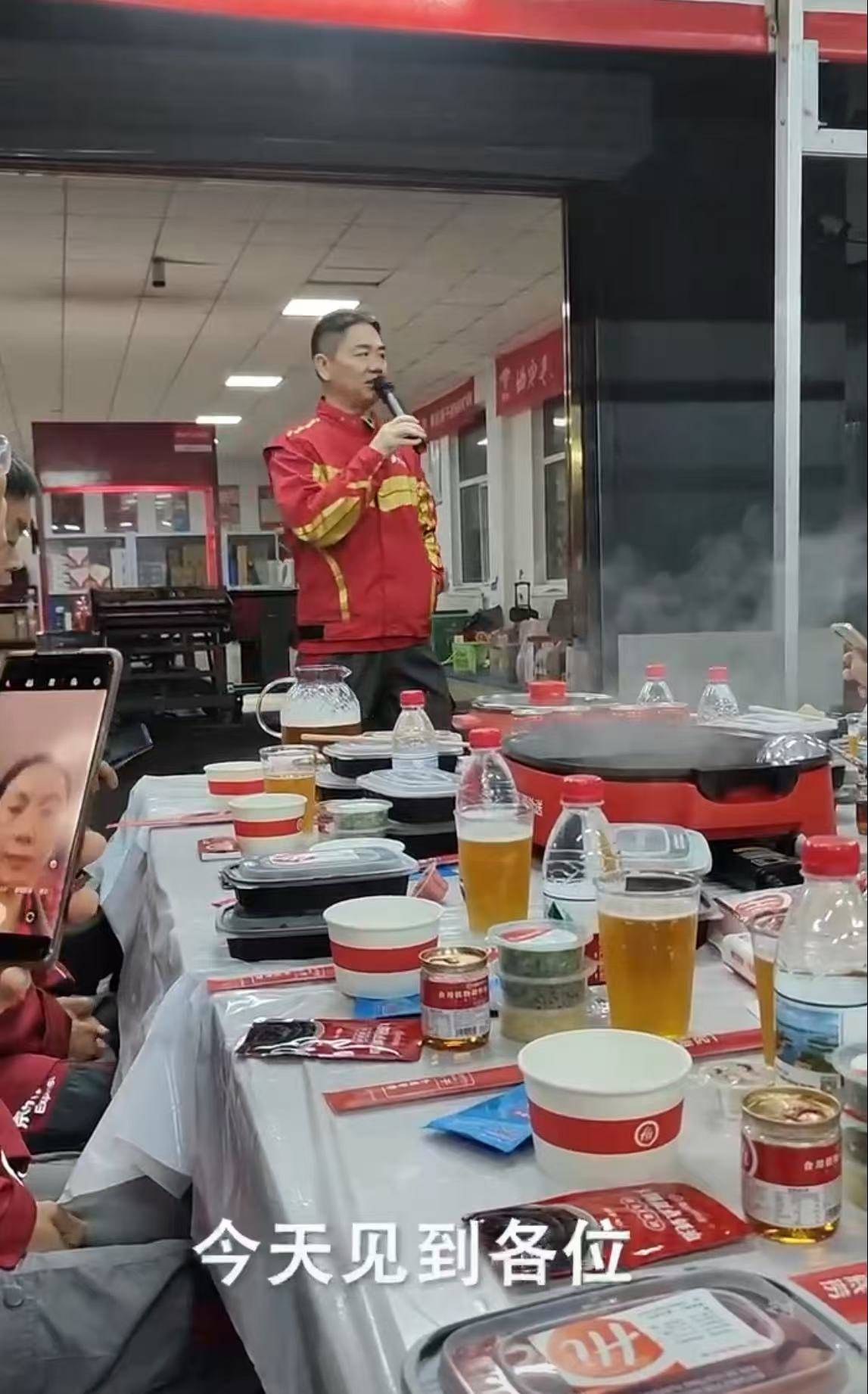 刘强东冲到一线：白天送外卖<strong></p>
<p>证券的佣金</strong>，晚上请骑手吃海底捞