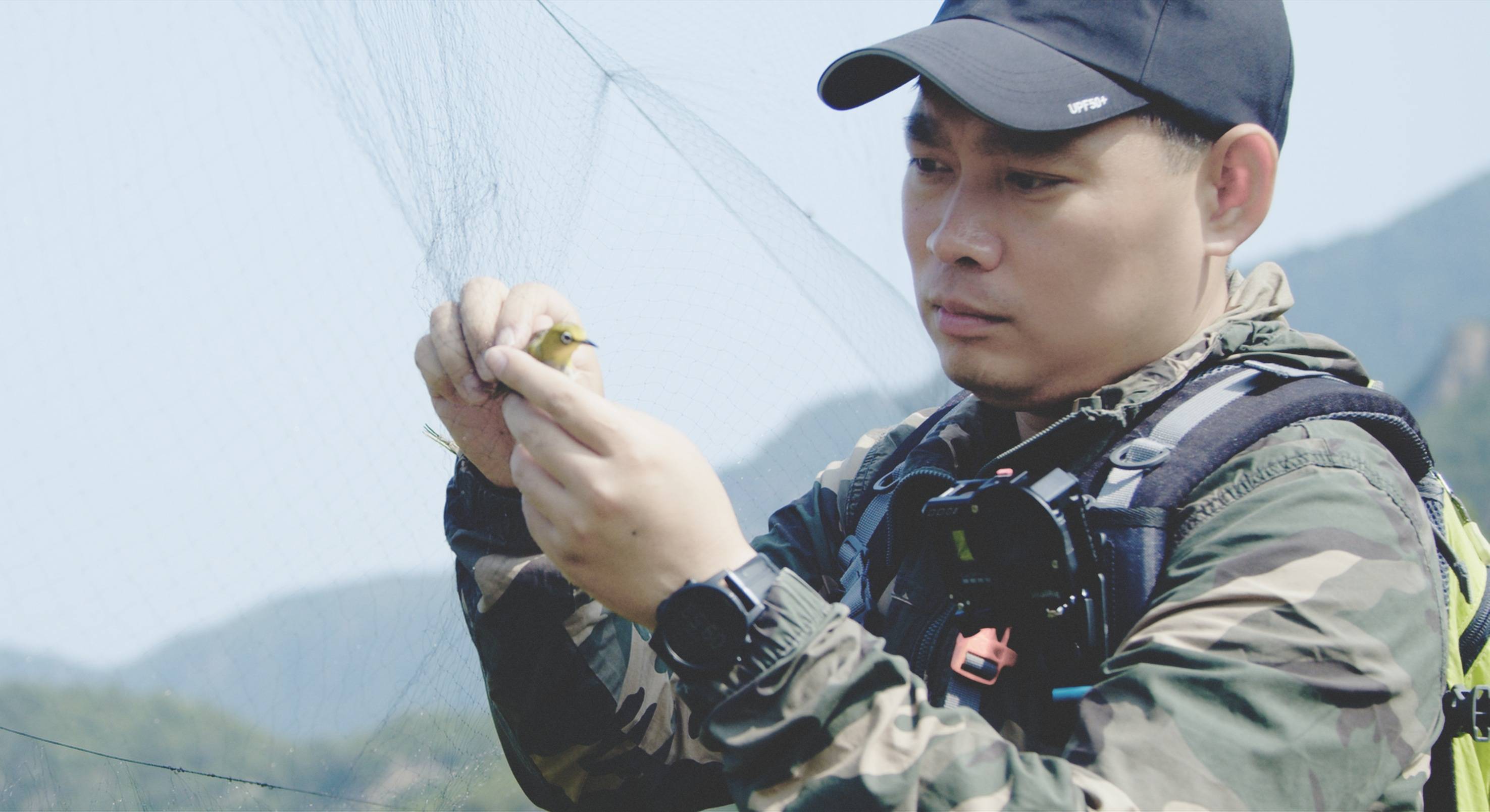 森林警察韩孟祺：乔装成驴友潜伏密林中<strong></p>
<p>证券基金从业</strong>，抓获“粘鸟”嫌疑人