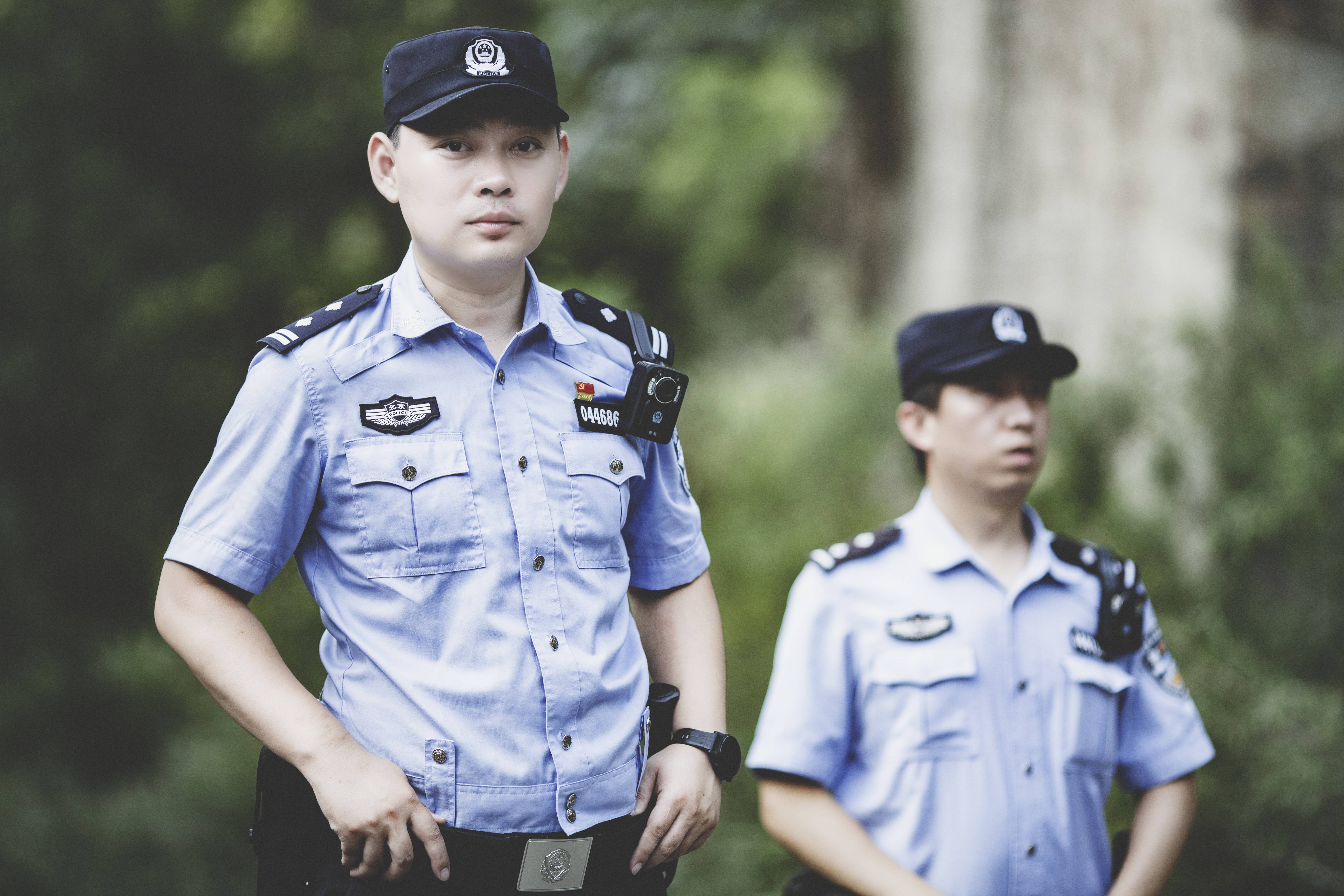 森林警察韩孟祺：乔装成驴友潜伏密林中<strong></p>
<p>证券基金从业</strong>，抓获“粘鸟”嫌疑人