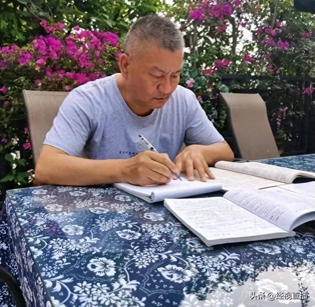 58岁梁实备战第29次高考<strong></p>
<p>证券英文</strong>，谈多次落榜：31岁已赚100万，也许用光前半生运气