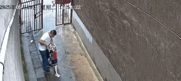 女童放学被陌生男子拖进小巷<strong></p>
<p>粤开证券</strong>，湖南警方通报：刘某某（男，38岁）被拘留，将追究刑事责任