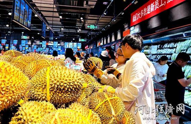 榴莲卖出1吨多<strong></p>
<p>中信证券 电话</strong>！永辉河北首家胖东来调改店开业首日销售额同比增10倍