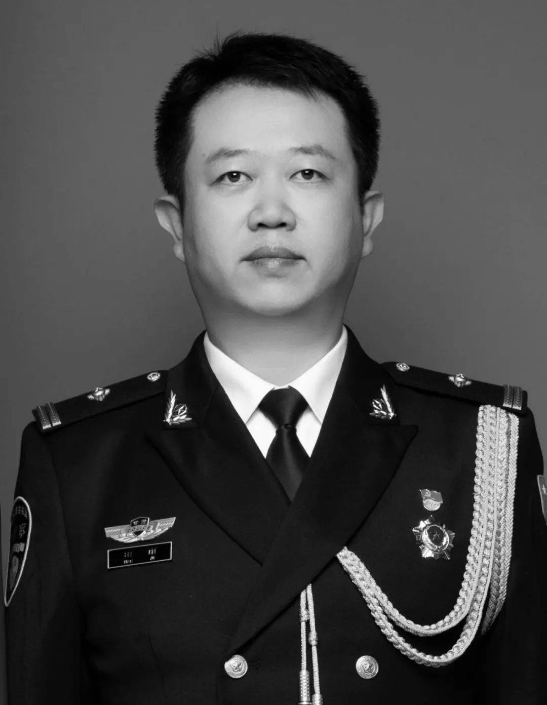 田雨经抢救无效<strong></p>
<p>证券手机开户</strong>，不幸去世！年仅45岁