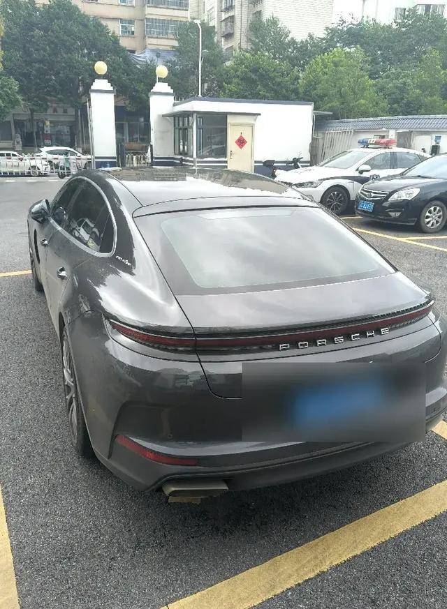 离奇<strong></p>
<p>中信证券</strong>！昆明一辆140万的保时捷在停车场凭空消失