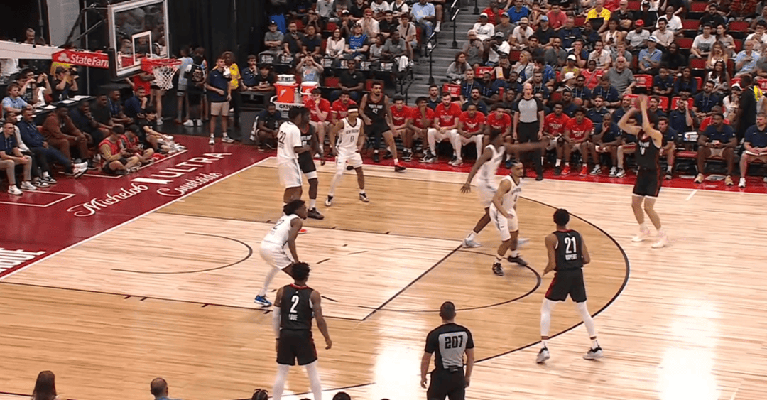 NBA夏季联赛：杨瀚森半场8分2篮板1助攻<strong></p>
<p>证券投资报告</strong>，两帽米西并两中三分