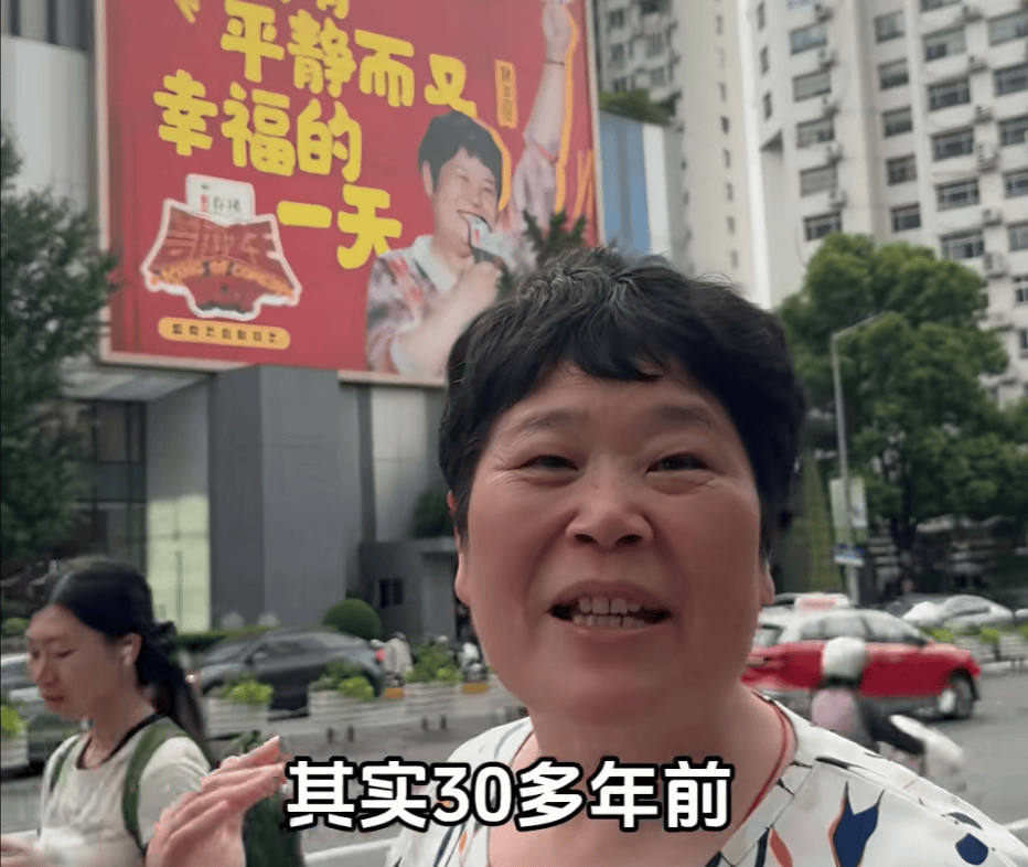 “绝经和出道同时来？”上海街头惊现她的巨幅海报<strong></p>
<p>资产支持证券</strong>！网友：笑着笑着就哭了