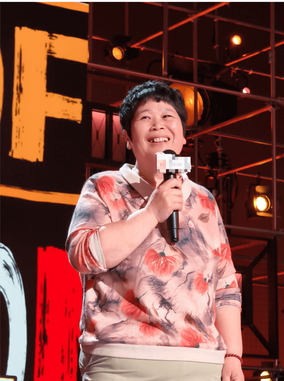 “绝经和出道同时来？”上海街头惊现她的巨幅海报<strong></p>
<p>资产支持证券</strong>！网友：笑着笑着就哭了