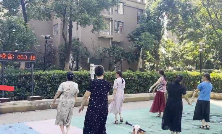 武汉一小区现“广场舞降噪神器” 生产商：产品售价3万<strong></p>
<p>证券投资风险</strong>，能将声波集中在目标区域