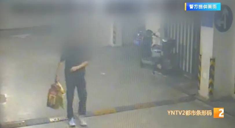 凌晨怪事！男子提着茅台袋子在车库<strong></p>
<p>证券</strong>，翻垃圾桶竟为了.....