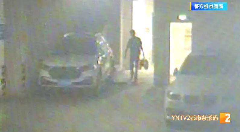 凌晨怪事！男子提着茅台袋子在车库<strong></p>
<p>证券</strong>，翻垃圾桶竟为了.....