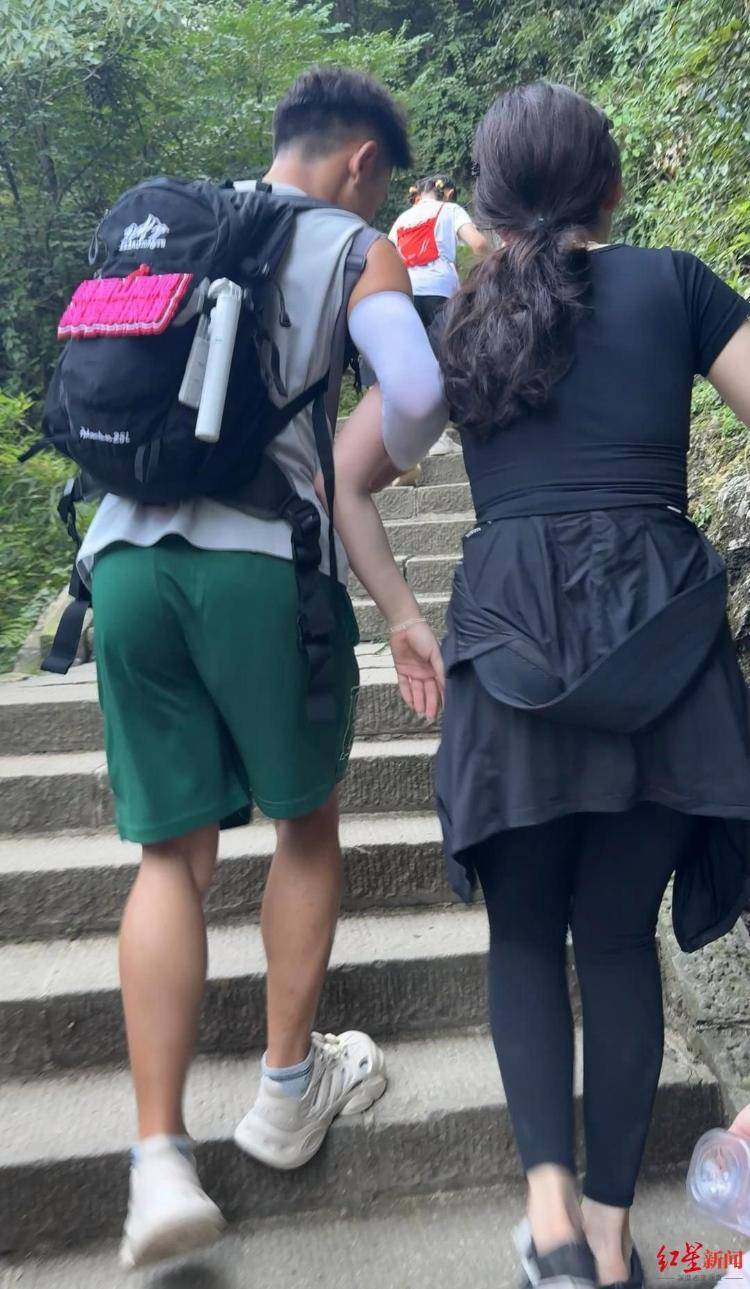 揭秘峨眉山陪爬团队：已陪爬千名游客九成为女性<strong></p>
<p>沃尔核材股票股吧</strong>，不会主动拉背扛抱，主要保障安全