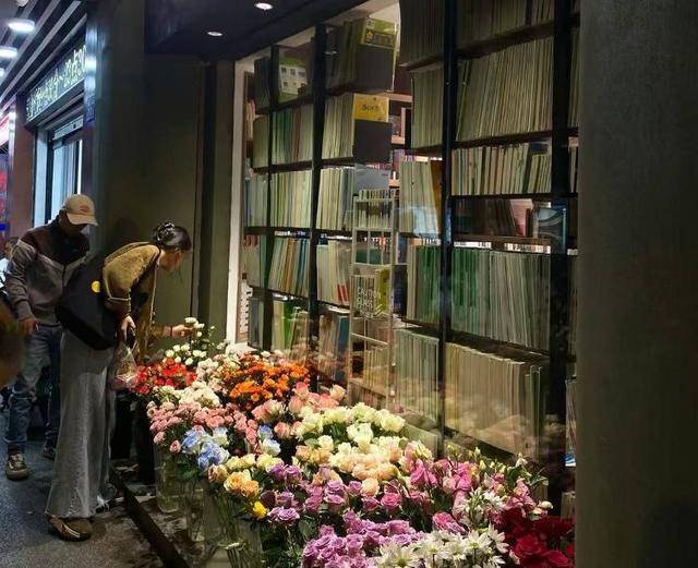 七夕不送玫瑰改送花菜<strong></p>
<p>海螺股票600585</strong>！这一届年轻人“反套路”重新定义浪漫