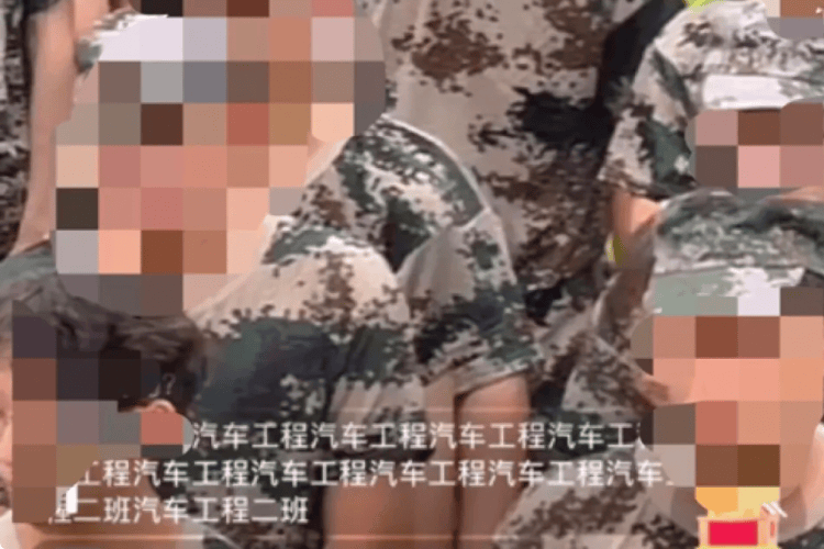 多校出现直播“点名”乱象<strong></p>
<p>601985股票行情</strong>，岂可拿学生开低俗玩笑